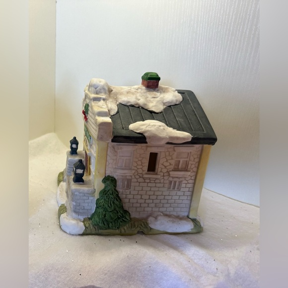 🎄Christmas Village - Police Station 🎄 - Picture 2 of 9